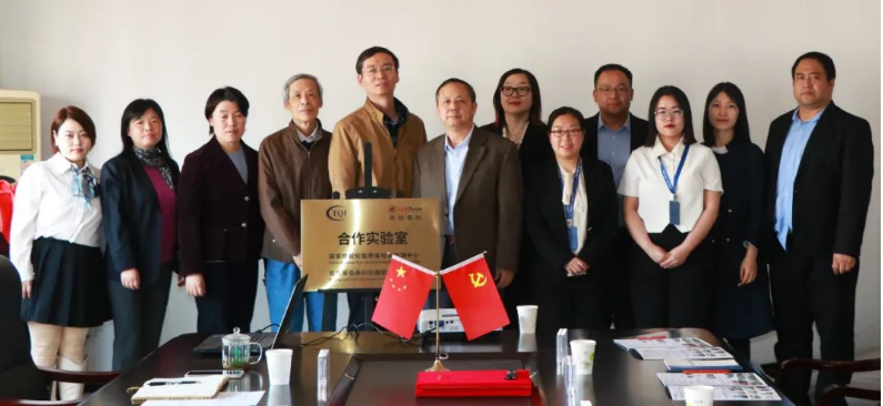 在學(xué)術(shù)報告結(jié)束后，胡克博士一行參觀了國家輪胎質(zhì)檢中心實驗室，并就檢測新技術(shù)進行了交流和探討。雙方表示，今后將在各自領(lǐng)域不斷探索與創(chuàng)新，為橡膠輪胎行業(yè)提供更加優(yōu)質(zhì)的技術(shù)支持和服務(wù)，推動橡膠輪胎行業(yè)實現(xiàn)高質(zhì)量發(fā)展，為全球橡膠產(chǎn)業(yè)發(fā)展做出貢獻。