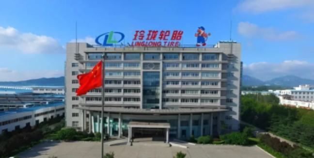 葉露中表示，六安市目前正處于綠色振興趕超發(fā)展的關(guān)鍵時(shí)期，企業(yè)在我市落戶產(chǎn)業(yè)項(xiàng)目，六安市將一如既往地提供優(yōu)質(zhì)的服務(wù)，并進(jìn)一步加強(qiáng)在項(xiàng)目選址、用地和設(shè)施配套等方面的要素支撐，以推動(dòng)項(xiàng)目的早期建設(shè)、早期投產(chǎn)和早期效益實(shí)現(xiàn)。也希望企業(yè)充分發(fā)揮自身優(yōu)勢(shì)，積極推介上下游配套企業(yè)到六安市考察指導(dǎo)、投資興業(yè)，實(shí)現(xiàn)互利共贏，同時(shí)支持革命老區(qū)經(jīng)濟(jì)社會(huì)的高質(zhì)量發(fā)展。
