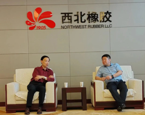 中國化工企業(yè)管理協(xié)會副會長一行到延長石油西北橡膠調研指導