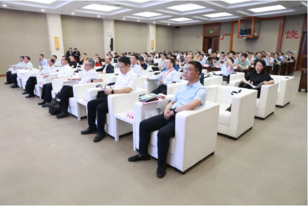 本次洽談會(huì)的成功舉辦進(jìn)一步凝聚了橡膠輪胎和新材料產(chǎn)業(yè)的人才和智力資源，促進(jìn)了學(xué)術(shù)界與產(chǎn)業(yè)界的深度合作。通過(guò)專家學(xué)者與企業(yè)負(fù)責(zé)人的面對(duì)面交流和合作對(duì)接，有助于加快科技成果的轉(zhuǎn)化和應(yīng)用，推動(dòng)行業(yè)的創(chuàng)新發(fā)展。