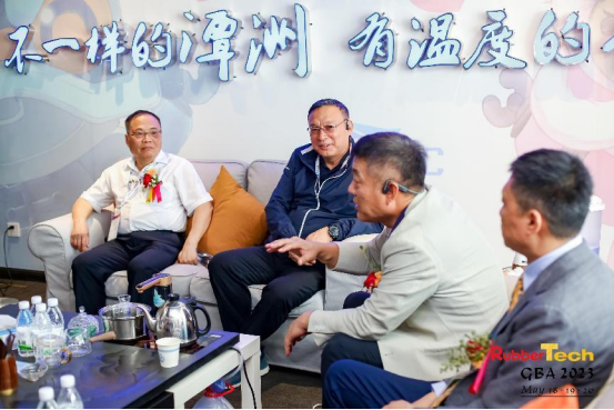 2023大灣區(qū)國際橡膠技術(shù)展覽會(huì) RubberTech GBA 2023 (以下簡稱大灣區(qū)橡膠展)，5月18-20日在廣東·佛山潭洲國際會(huì)展中心召開，本次展會(huì)展出面積突破1萬平方米，參展企業(yè)120余家。大灣區(qū)橡膠展作為中國石化行業(yè)展覽集群“中國石化產(chǎn)業(yè)周”成員展會(huì)，母展品牌RubberTech China的前哨站、繼續(xù)聯(lián)合“2023大灣區(qū)國際膠粘劑、密封劑及涂料涂裝展覽會(huì)” 同期同地舉辦。以“粵港澳大灣區(qū)”為基點(diǎn)，在華南地區(qū)更為廣袤的區(qū)域進(jìn)行行業(yè)縱深探索。