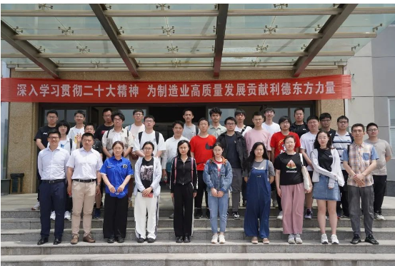 師生們?cè)趨⒂^過(guò)程中對(duì)利德東方展示的智能工廠建設(shè)成果贊嘆不已。南京大學(xué)化學(xué)化工學(xué)院人力資源總監(jiān)徐霞表示，通過(guò)這次參觀，希望能夠加深師生們對(duì)利德東方及高分子專業(yè)的理解，并為自己的學(xué)習(xí)計(jì)劃明確方向。