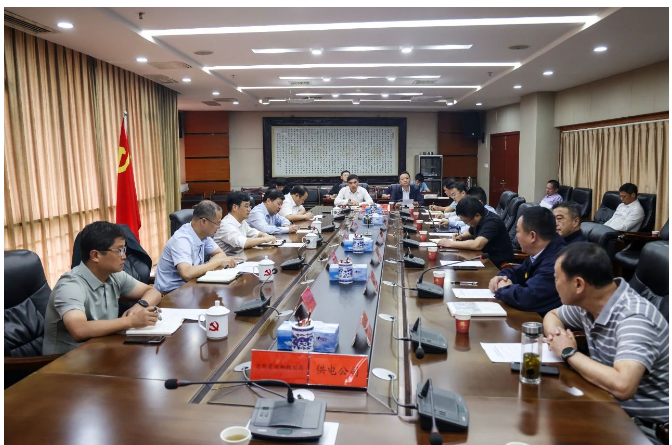 近日，江西省景德鎮(zhèn)市委常委、樂平市委書記林衛(wèi)春主持召開黑貓集團(tuán)樂平精細(xì)化工項(xiàng)目推進(jìn)調(diào)度會(huì)。會(huì)議旨在聽取項(xiàng)目建設(shè)工作的進(jìn)展情況，并分析研究推進(jìn)中的難點(diǎn)問題，安排下一步工作。