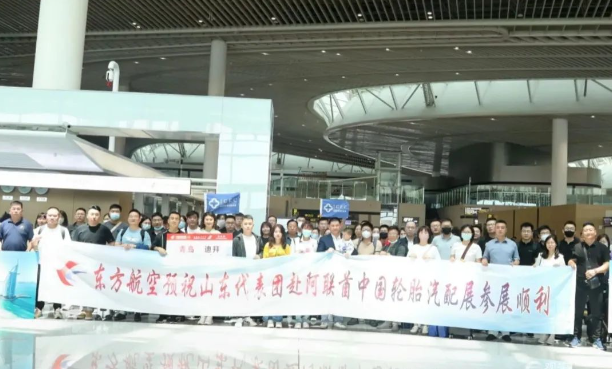 青島企業(yè)在此次展會(huì)中表現(xiàn)出強(qiáng)大的參展陣容，共有48家參展企業(yè)派出了87位外貿(mào)代表。這一規(guī)模顯示出青島企業(yè)走出國門的熱情持續(xù)高漲，并得益于政府的大力支持。青島市各相關(guān)部門自今年以來就對企業(yè)的境外展團(tuán)給予了密切關(guān)注，這也推動(dòng)了青島企業(yè)出境展團(tuán)規(guī)模的明顯擴(kuò)大。