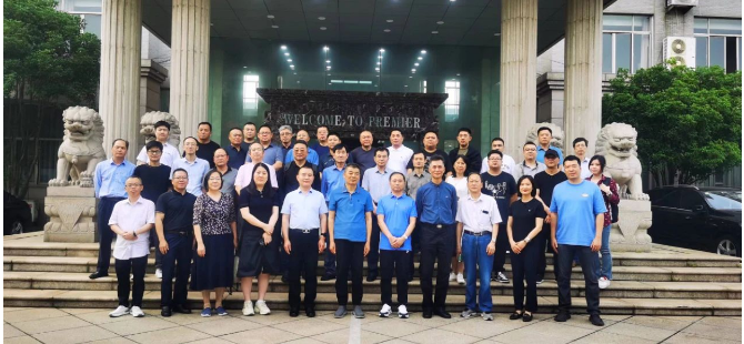 通過本次會議，力車胎行業(yè)展現(xiàn)出了強大的發(fā)展勢頭和廣闊的前景。力車胎分會將繼續(xù)致力于推動行業(yè)的創(chuàng)新發(fā)展，以實現(xiàn)力車胎行業(yè)的綠色、低碳、智能化、數(shù)字化、可持續(xù)、高質(zhì)量發(fā)展。相信在全行業(yè)的共同努力下，力車胎行業(yè)將迎來更加美好的未來。