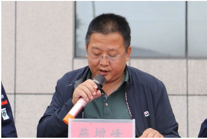 集團(tuán)公司安全質(zhì)量部安全總監(jiān)燕增峰，在會(huì)上發(fā)表了主題講話。他強(qiáng)調(diào)全體干部職員要正確理解和把握安全生產(chǎn)月活動(dòng)的內(nèi)涵和實(shí)質(zhì)，高度重視活動(dòng)的組織情況。領(lǐng)導(dǎo)干部要親自部署“安全生產(chǎn)月”活動(dòng)，保障活動(dòng)經(jīng)費(fèi)，明確責(zé)任分工，細(xì)化任務(wù)，層層落實(shí)責(zé)任，并加強(qiáng)督導(dǎo)檢查，確保各項(xiàng)措施落實(shí)到位。