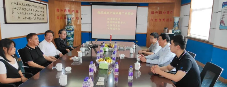 中國涂料工業(yè)協(xié)會劉普軍會長和齊祥昭副秘書長一行近日訪問了天津科瑞達涂料化工有限公司。在訪問期間，劉普軍會長對科瑞達的創(chuàng)新能力和商業(yè)模式給予了充分的肯定，并高度評價了天津涂料涂裝協(xié)會的工作思路和發(fā)展目標(biāo)。