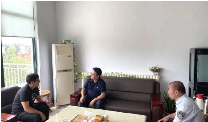 街道黨工委副書記、政協(xié)聯(lián)絡(luò)室主任薛茂春同志對(duì)各企業(yè)提出的意見和建議表示感謝，并強(qiáng)調(diào)了這次會(huì)議的重要性。他指出，這次座談會(huì)的目的是為了了解企業(yè)的實(shí)際困難和需求，從而為企業(yè)提供更好的服務(wù)。橡膠輪胎企業(yè)作為勞動(dòng)密集型企業(yè)，在提高居民收入、解決勞動(dòng)力就業(yè)以及拉動(dòng)第三產(chǎn)業(yè)消費(fèi)方面發(fā)揮著重要的作用。