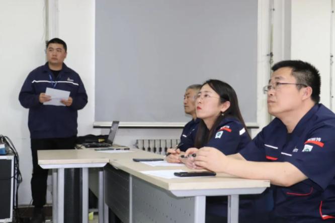 據(jù)了解，每一位選手的演講都像一堂生動的安全教育課，展示了廣大員工積極參與安全生產(chǎn)的熱情，為公司營造了“人人講安全，個個會應(yīng)急”的濃厚氛圍。評委們認真聆聽了每位選手的演講，對演講內(nèi)容、語言表達和形象風(fēng)度等多個方面進行了綜合評判和打分。
