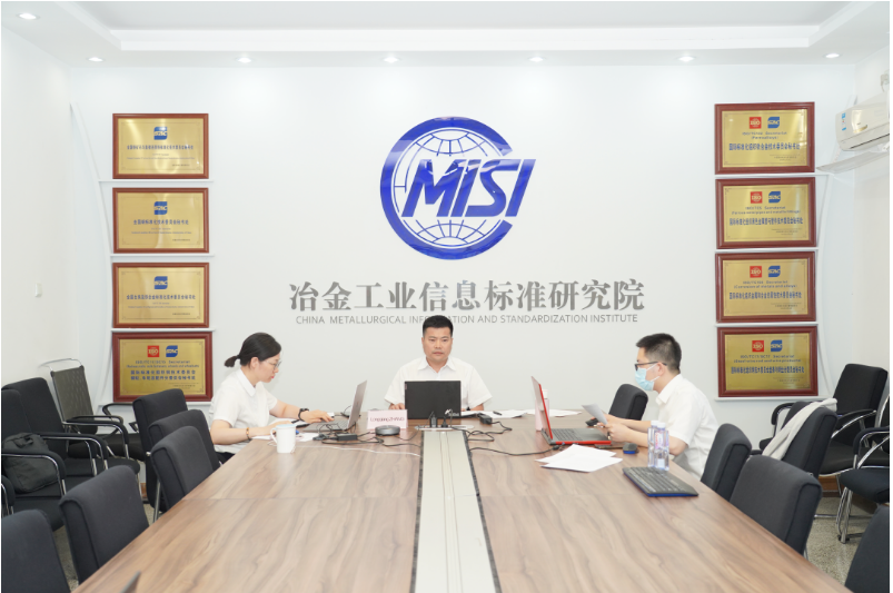 其中包括山東大業(yè)股份有限公司總經(jīng)理助理潘雷、胎圈技術(shù)部部長竇衍君以及海外事業(yè)部副部長張玉龍。