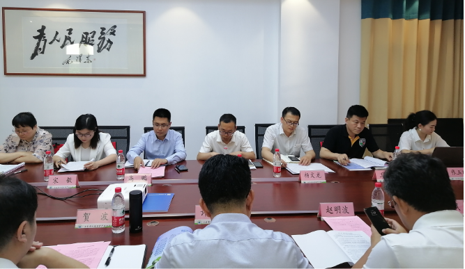 山東省環(huán)境保護(hù)產(chǎn)業(yè)協(xié)會(huì)應(yīng)對(duì)氣候變化專業(yè)委員會(huì)擬成立大會(huì)于濟(jì)南召開(kāi)。會(huì)議旨在貫徹國(guó)家碳達(dá)峰、碳中和戰(zhàn)略和工作部署目標(biāo)，積極應(yīng)對(duì)氣候變化，推動(dòng)綠色低碳發(fā)展。山東華盛橡膠有限公司作為發(fā)起單位參會(huì)，會(huì)議由協(xié)會(huì)常務(wù)會(huì)長(zhǎng)宋圣才主持并致辭。