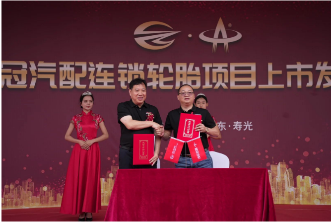 郭耐明和張國(guó)秋作為企業(yè)代表共同簽署了戰(zhàn)略合作協(xié)議書。