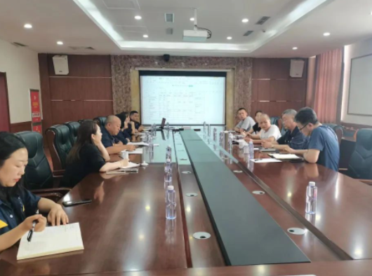 朝陽市高新技術(shù)開發(fā)區(qū)管委會副主任柳云率領(lǐng)相關(guān)領(lǐng)導(dǎo)一行考察了朝陽黑貓公司。