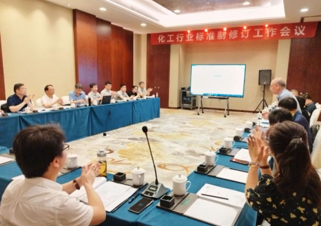 全國(guó)涂料和顏料標(biāo)準(zhǔn)化技術(shù)委員會(huì)秘書處召開工作組會(huì)議