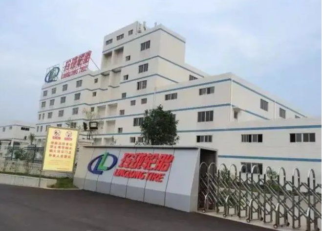 作為廣西第一家高端輪胎制造企業(yè)，廣西玲瓏目前擁有80項知識產(chǎn)權，其中包括3項發(fā)明專利、72項實用新型專利和5項軟件著作權。在廣西輪胎制造行業(yè)，廣西玲瓏憑借眾多知識產(chǎn)權的數(shù)量位居榜首。