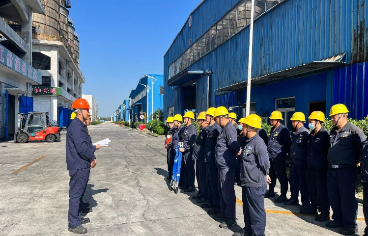 濟(jì)寧黑貓成功舉行了一場機(jī)械傷害事故現(xiàn)場處置應(yīng)急演練，旨在提升員工的安全防護(hù)意識和自我保護(hù)能力，加強(qiáng)應(yīng)對突發(fā)機(jī)械傷害事故的處置能力，從而有效減少事故損失并提升企業(yè)的應(yīng)急救援水平。