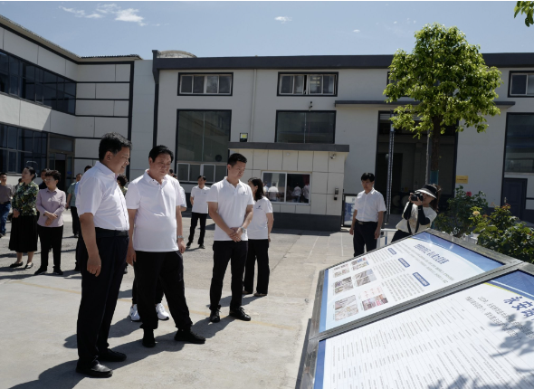 鞏義市舉行了市重點(diǎn)項(xiàng)目觀摩活動(dòng)。7月15日，市委書記袁聚平、市長(zhǎng)張東輝等鞏義市四大班子領(lǐng)導(dǎo)、各鄉(xiāng)鎮(zhèn)(街道辦事處)負(fù)責(zé)人以及市相關(guān)單位主要負(fù)責(zé)同志等100余人，在永安路街道黨工委書記張宏奎的陪同下，蒞臨河南華星電線電纜有限公司(華星電纜)進(jìn)行參觀調(diào)研。