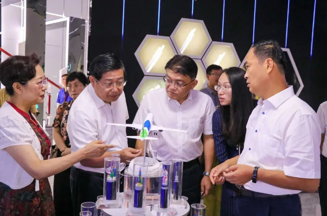 隨后，調(diào)研組參觀了濱澳電線電纜公司的實(shí)驗(yàn)室，詳細(xì)了解了該公司對(duì)電線電纜產(chǎn)品的質(zhì)量控制情況。同時(shí)，他們對(duì)濱澳電線電纜公司的產(chǎn)品和企業(yè)文化進(jìn)行了深入了解。