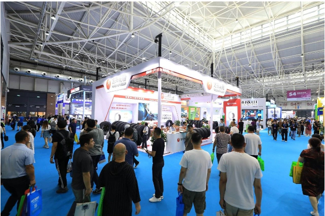 展覽會(huì)現(xiàn)場(chǎng)，各企業(yè)展示了橡膠技術(shù)產(chǎn)業(yè)創(chuàng)新成果、橡膠機(jī)械與檢測(cè)設(shè)備、橡膠原材料、非輪胎橡膠制品、橡膠化學(xué)品等領(lǐng)域的新產(chǎn)品和新裝備，吸引了海內(nèi)外觀眾共計(jì)106564人次，采購(gòu)團(tuán)85家，創(chuàng)下歷史新高。