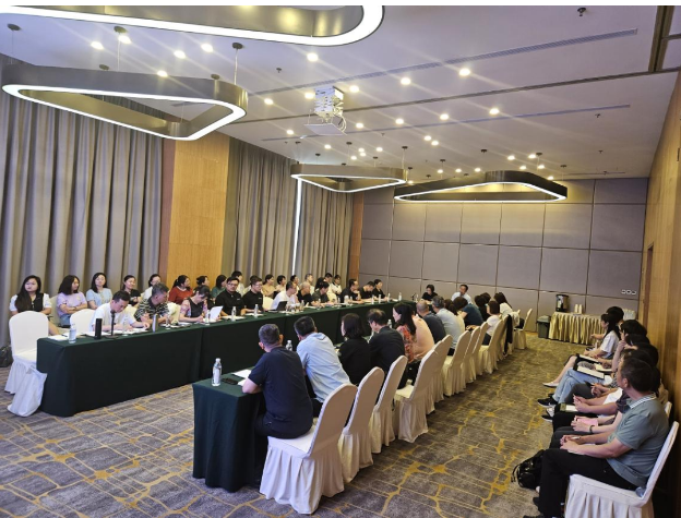 于濤秘書長以生動的比喻總結了骨架材料行業(yè)的特點和專委會的工作特點，并分享了營造良好工作氛圍的心得體會。