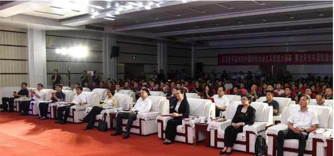 山東豐源輪胎制造股份有限公司在于8月2日舉辦盛大慶典，慶祝公司重組投產(chǎn)十周年。各界嘉賓齊聚一堂，共同回顧豐源輪胎的發(fā)展歷程，并展望未來，探討趕超跨越、高質(zhì)發(fā)展的新宏圖。
