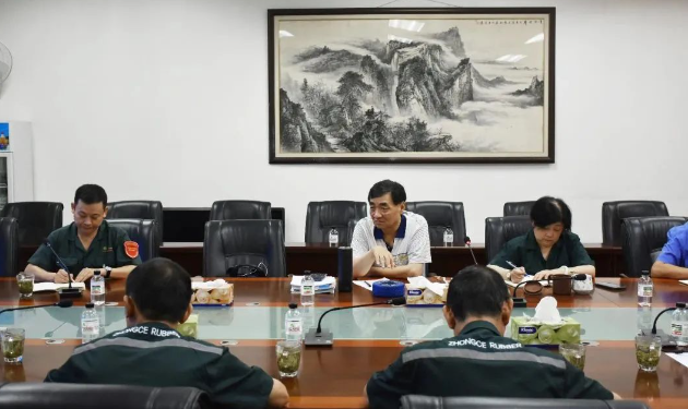 同時，以“提升整體生產(chǎn)效率和經(jīng)濟效益”為主題，，探討了煉膠、半制品、成型以及硫化等工序的產(chǎn)能匹配、產(chǎn)銷平衡、生產(chǎn)調(diào)度、倉儲物流、動力能耗以及內(nèi)部成本等問題。