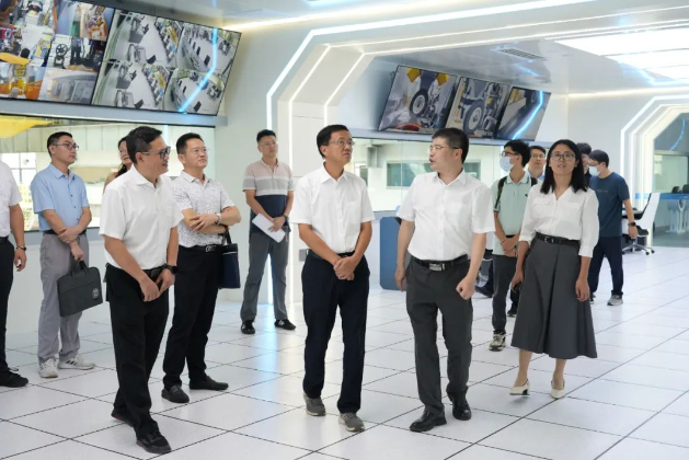 在現(xiàn)場，楊小牛代表航空輪胎大科學(xué)中心對廣州市和黃埔區(qū)科技部門在大裝置建設(shè)過程中的大力支持表示感謝。他介紹了大裝置將專注研究的領(lǐng)域，包括輪胎、起落架和飛行器等相關(guān)的基礎(chǔ)科學(xué)問題。預(yù)計這一裝置將成為國內(nèi)頂尖的飛行起降動力學(xué)研究設(shè)施，以世界一流水平的創(chuàng)新平臺，助力中國航空航天、輪式裝備、立體交通等高端制造業(yè)走向國際領(lǐng)先地位。