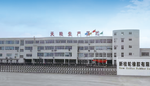 廣西新桂輪橡膠有限公司副總經(jīng)理丁盛在采訪中表示，該公司正全力籌備一項(xiàng)規(guī)模龐大的綠色智能橡膠產(chǎn)業(yè)園項(xiàng)目，為地區(qū)經(jīng)濟(jì)發(fā)展注入了新的活力。