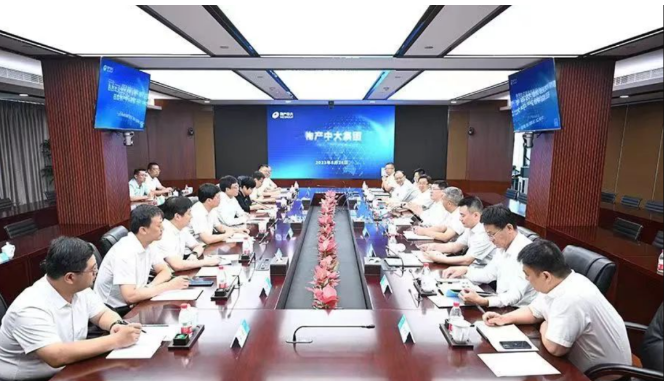 山東省濰坊市市委書記劉運(yùn)率領(lǐng)代表團(tuán)赴浙江展開為期兩天的“點(diǎn)對點(diǎn)”招商活動(dòng)。此次活動(dòng)旨在深化地區(qū)間的經(jīng)濟(jì)合作，加速項(xiàng)目的實(shí)施落地。