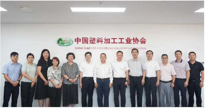 雙方還就塑料新材料等產(chǎn)業(yè)發(fā)展、園區(qū)建設(shè)、市場拓展等領(lǐng)域進(jìn)行了深入探討與交流。