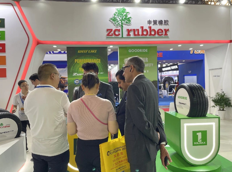 在為期三天的展會中，來自歐美、東南亞等多家客戶表達了強烈興趣，并與中策橡膠達成了合作意向。中策橡膠作為全球第九大輪胎制造商，不僅致力于輪胎細分品類的創(chuàng)新研發(fā)和精益生產(chǎn)，還通過多渠道銷售一體化發(fā)展，為全球消費者提供豐富且優(yōu)質(zhì)的輪胎產(chǎn)品與服務(wù)。中策的高價值產(chǎn)品與服務(wù)已覆蓋近200個國家和地區(qū)，贏得了全球消費者的歡迎與認可。