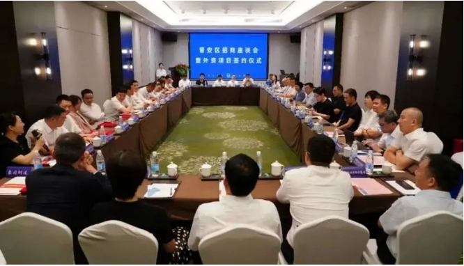 近日，福州市晉安區(qū)舉行招商座談會(huì)暨外資項(xiàng)目簽約儀式，在此次盛會(huì)上，佳通輪胎福建區(qū)域總部項(xiàng)目在福州市外資項(xiàng)目對(duì)接暨中印尼“兩國(guó)雙園”推介會(huì)上簽約。