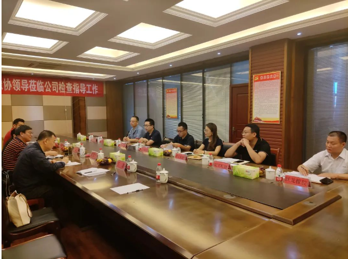 各調(diào)研企業(yè)匯報(bào)了近三年(2020-2022)以及今年1-8月份的生產(chǎn)經(jīng)營情況，同時也分享了外貿(mào)出口過程中遇到的各種困難。值得一提的是，行業(yè)內(nèi)普遍存在的問題包括外匯管制、美元短缺導(dǎo)致客戶付款延遲，對整體業(yè)務(wù)運(yùn)營造成影響，同時也面臨著用工難、原材料價格波動較大以及一些國家和地區(qū)認(rèn)證成本上漲的挑戰(zhàn)。
