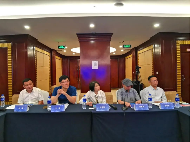 據(jù)了解，此次沙龍活動旨在為線纜行業(yè)提供一個交流平臺，共同探討行業(yè)發(fā)展的現(xiàn)狀和未來趨勢。