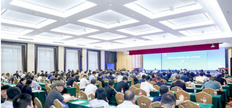 中國(guó)涂料工業(yè)協(xié)會(huì)第九屆二次理事會(huì)于濮陽(yáng)勝利召開(kāi)