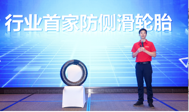 在此次發(fā)布會(huì)上，最令人矚目的是“行業(yè)首家防側(cè)滑輪胎”的發(fā)布。據(jù)介紹，每一款德國(guó)驛達(dá)輪胎均采用碳納米管高分子材料制造，這一材料的出色性能顯著提高了輪胎在高速行車急剎和濕滑路面過彎等高風(fēng)險(xiǎn)駕駛狀態(tài)下的安全性，為駕駛員提供更多的安全保障。碳納米管技術(shù)還實(shí)現(xiàn)了百米剎車制動(dòng)在干地縮短4米，在濕地縮短5米的效果，提升了輪胎的性能。