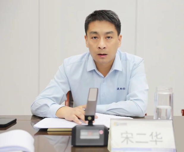 宋二華在講話中表示，公司必須保持堅定的信心和決心，堅決實現(xiàn)歷史最佳年度表現(xiàn)。他強調(diào)了四季度的關(guān)鍵性，要求各部門認(rèn)清形勢，堅定信心，全力以赴完成四季度和全年的任務(wù)目標(biāo)。