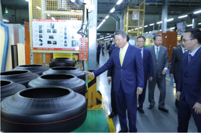 柬埔寨副首相孫占托于10月21日訪問廣州，考察了多家企業(yè)，其中包括廣州工業(yè)投資控股集團有限公司。