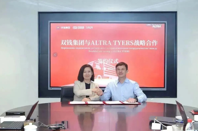 為拓寬市場輻射范圍，日前，雙錢輪胎集團有限公司與ALTRA TYRES公司舉行戰(zhàn)略合作簽約儀式。該合作將深化雙錢在哈薩克斯坦地區(qū)TBR(卡客車輪胎)、PCR(乘用車輪胎)、OTR(工程機械輪胎)全系列輪胎的銷售，同時包括海外倉儲等項目，為雙錢公司開拓中亞市場帶來新機遇。