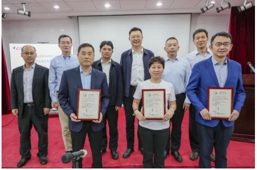 上海長順電梯電纜有限公司表示，他們將繼續(xù)承擔重要的戰(zhàn)略任務，積極參與“碳達峰、碳中和”的倡議，為推動綠色社會和綠色經濟發(fā)展做出更大的貢獻。公司的努力和成就在綠色產業(yè)領域樹立了良好的典范。