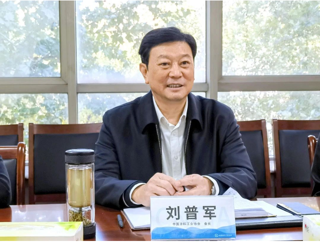 中國涂料工業(yè)協(xié)會會長劉普軍在北京會見了江西省涂料行業(yè)協(xié)會會長潘白日一行。雙方就如何促進江西省涂料行業(yè)的發(fā)展以及未來中國涂料工業(yè)協(xié)會與地方涂協(xié)的合作等問題展開了深入交流。