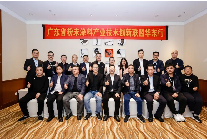 在沙龍的討論環(huán)節(jié)，與會嘉賓就粉末涂料行業(yè)的現(xiàn)狀和熱點議題展開了激烈的頭腦風暴，為行業(yè)當前面臨的問題提出了各自的見解和建議。