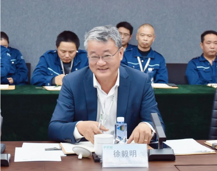 蘇州寶麗迪材料科技股份有限公司董事長徐毅明對會(huì)長陳的致辭表示感謝，并對研究院的成就給予充分肯定。他相信，在學(xué)術(shù)專家委員會(huì)主任王華平的引領(lǐng)下，寶麗迪將通過科技領(lǐng)先實(shí)現(xiàn)跨越式發(fā)展。徐董事長表示，寶麗迪將繼續(xù)發(fā)揮現(xiàn)有優(yōu)勢，不忘初心，持續(xù)推進(jìn)高性能纖維用母粒的研發(fā)與推廣，提升產(chǎn)品的綠色化水品，同時(shí)加強(qiáng)產(chǎn)業(yè)鏈服務(wù)能力，為“十四五”戰(zhàn)略計(jì)劃的實(shí)施貢獻(xiàn)更多力量。